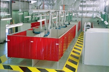 Màng nhựa PVC chắn tia lửa hàn – Màu đỏ